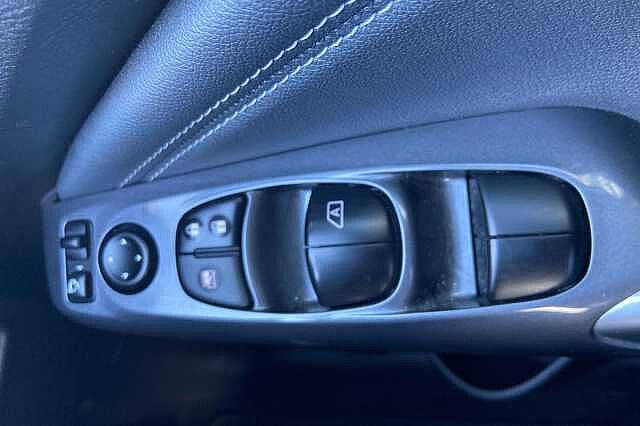 Nissan JUKE 1.0 DiG-T 114 N-Connecta 5dr