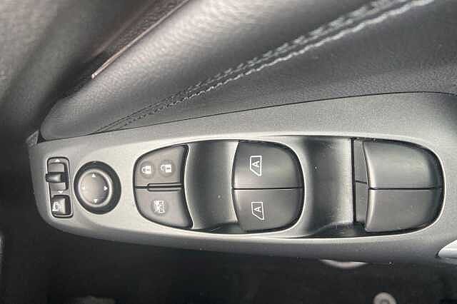 Nissan JUKE 1.6 Hybrid N-Connecta 5dr Auto