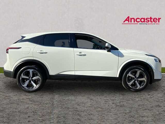 Nissan QASHQAI 1.3 DiG-T MH 158 N-Connecta 5dr Xtronic