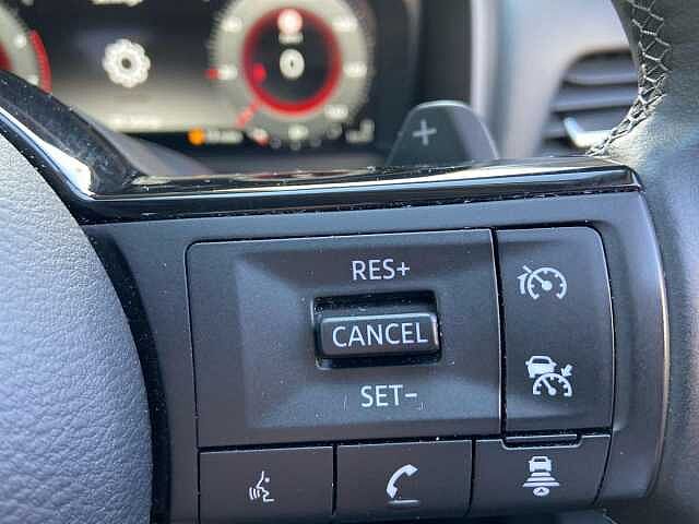 Nissan QASHQAI 1.3 DiG-T MH 158 N-Connecta 5dr Xtronic