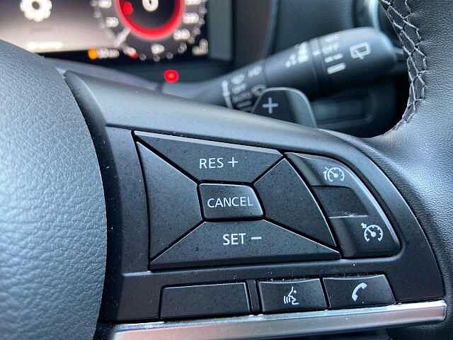 Nissan JUKE 1.0 DiG-T N-Connecta 5dr DCT