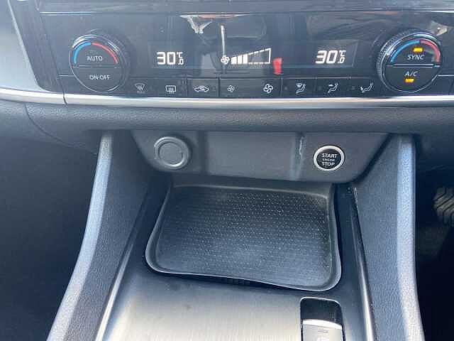 Nissan QASHQAI 1.3 DiG-T MH 158 Acenta Premium 5dr Xtronic