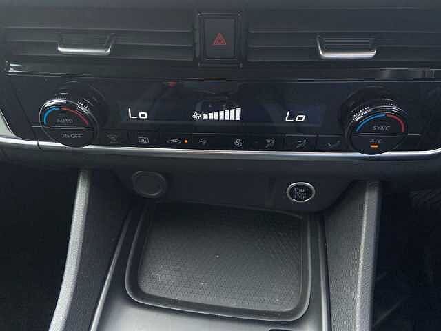 Nissan QASHQAI 1.3 DiG-T MH 158 Acenta Premium 5dr Xtronic